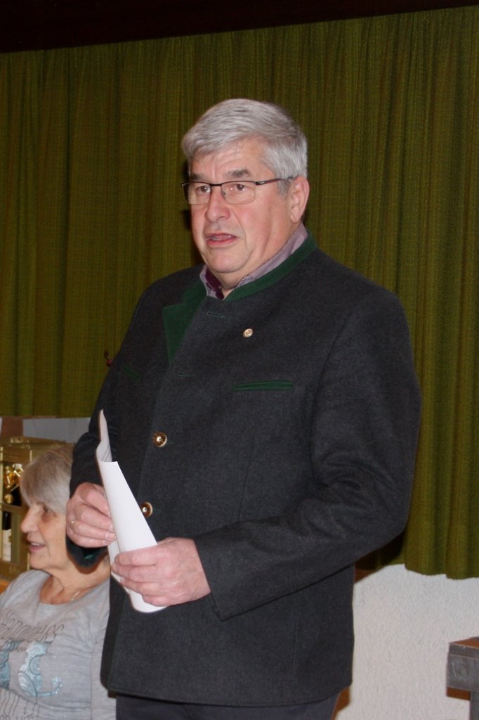 200131AV_HV003.jpg - Der Vorsitzende konnte bei der diesjährigen Jahreshauptversammlung im Feuerwehrhaus über 70 Mitglieder, Bürgermeisterstellvertreter Andreas Lang und Ehrengauobmann Willi Rößler begrüßen, der zahlreiche Ehrungen für langjährige Mitgliedschaften durchführen konnte.