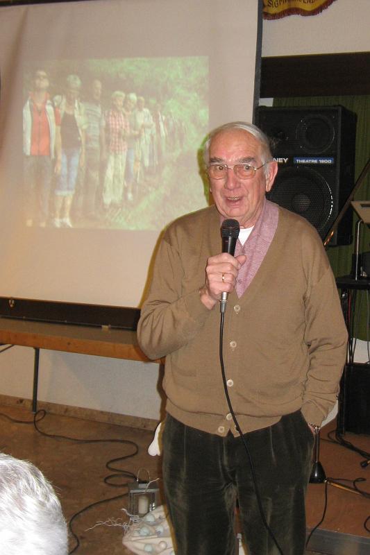 110108gau_abschluss_019.jpg - Gauehrenobmann Willi Rößler bei seinem Grußwort.