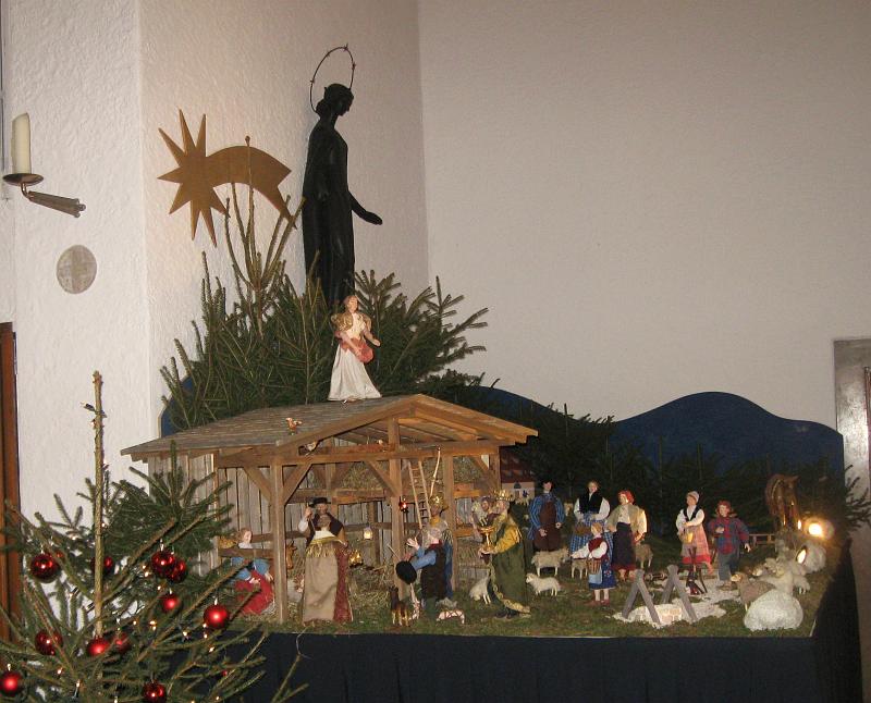 110108wanderung02_015.jpg - Die Krippe in der Laucherthaler Kirche -