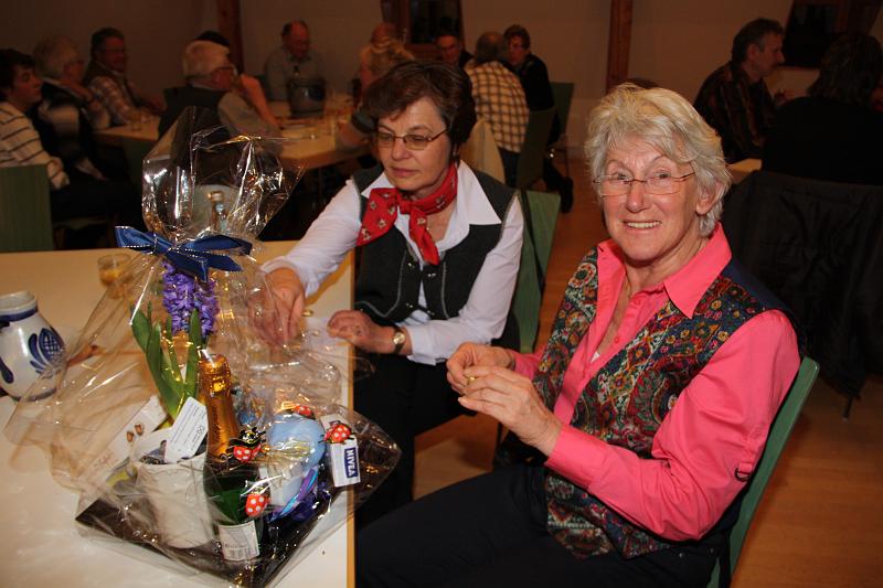 110326mostprobe019.jpg - Der "Pokal"...lässt sich zumindest teilweise essen und trinken.