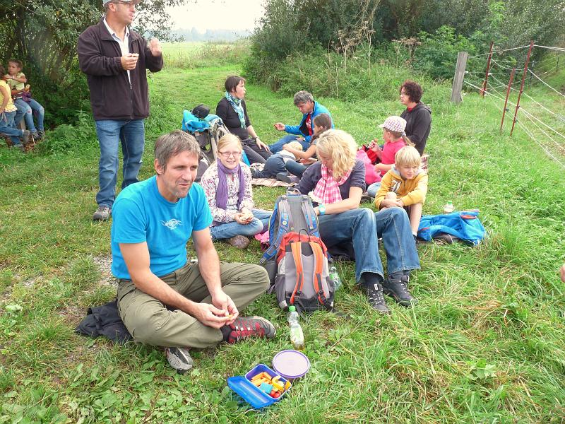 120923familien_ried009.jpg - Rast an der Ostrach