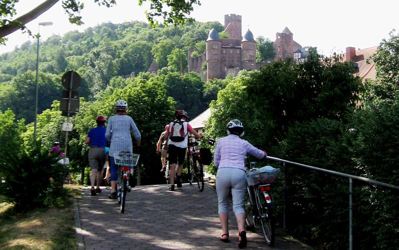 150711_rad_miltenberg045.jpg - Unter der Burg Wertheim...