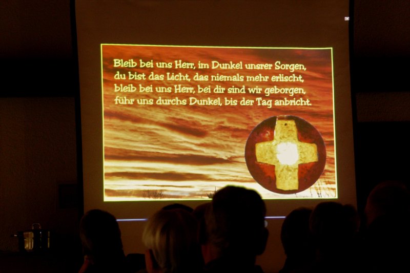 170127AV_HV006.JPG - In einem kurzen Video gedachten die Anwesenden der im letzten Jahr verstorbenen Vereinsmitglieder...