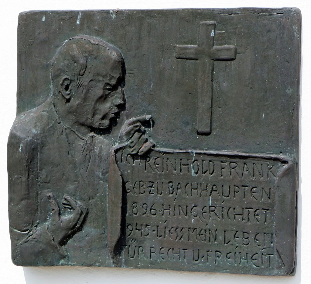180828bachhaupten_vortour (3).JPG - Die Gedenktafel für Reinhold Frank an der Kirche