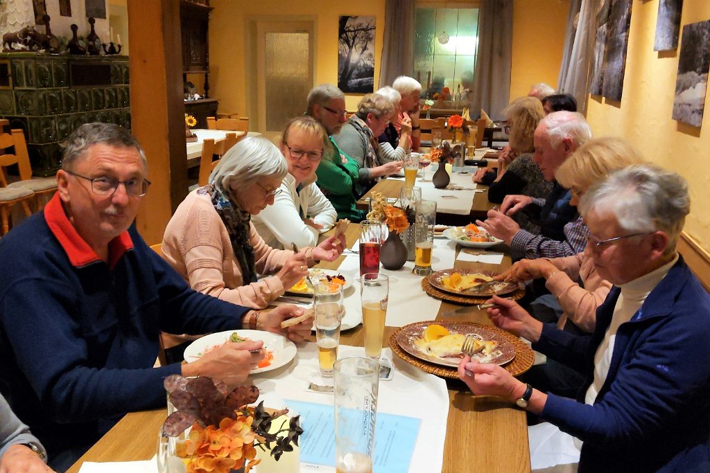 211107Donaufelsengarten__91.jpg - Guten Appetit !