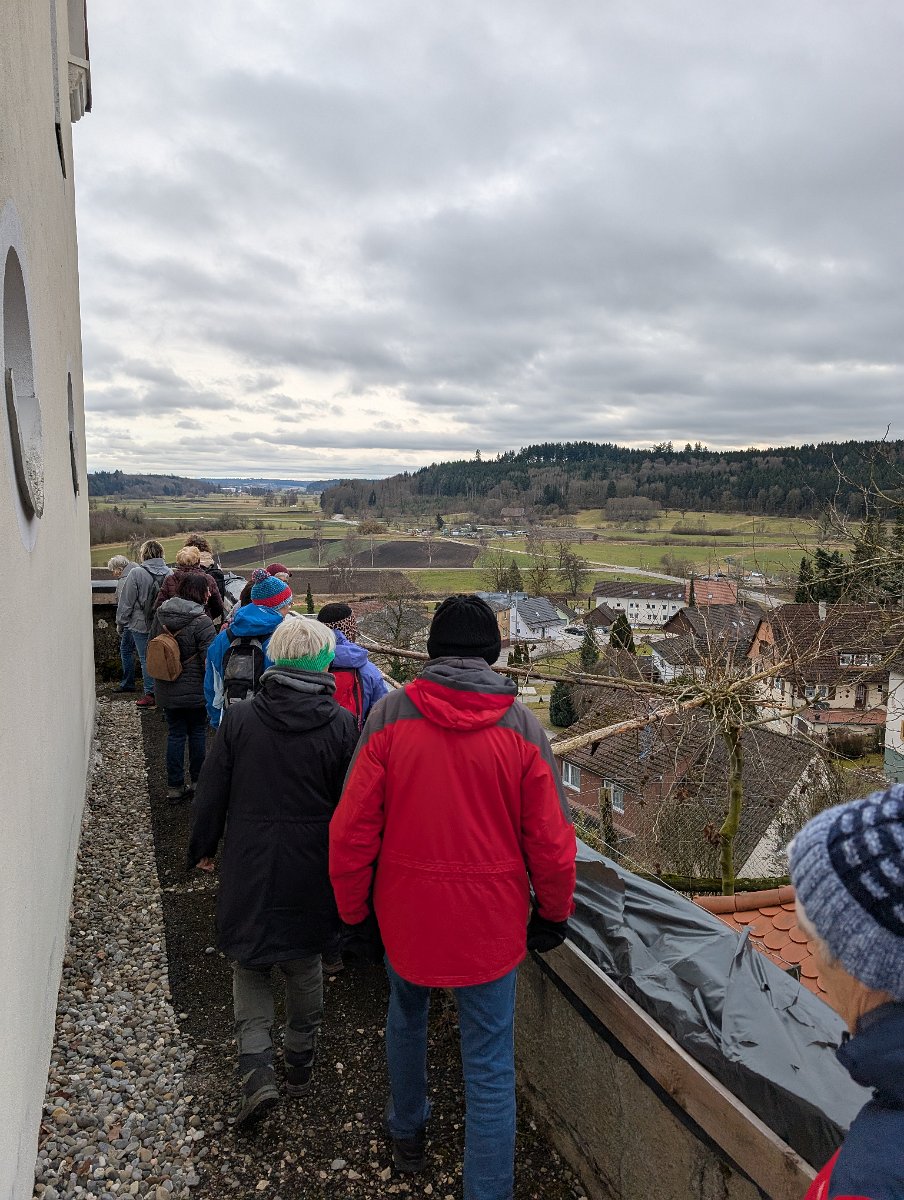 260222_Ablach013.jpg - Von der Kirche aus hat man eine weite Aussicht - hier hinunter ins Ablachtal und weiter nach Süden ins Tal des Andelsbaches