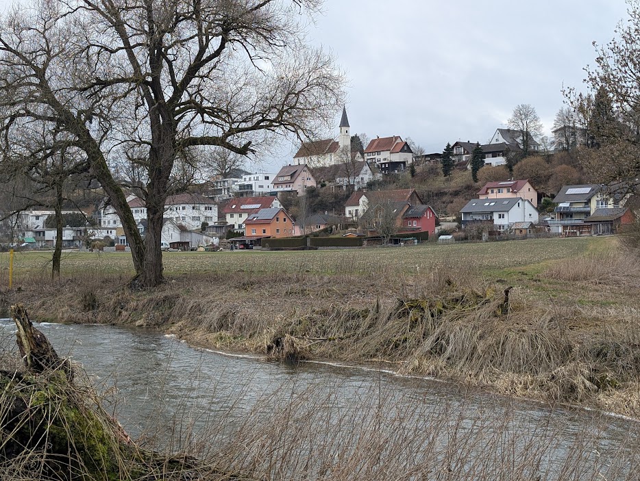 260222_Ablach118.jpg - Ablach - unter der Bach, oben das Dorf.
