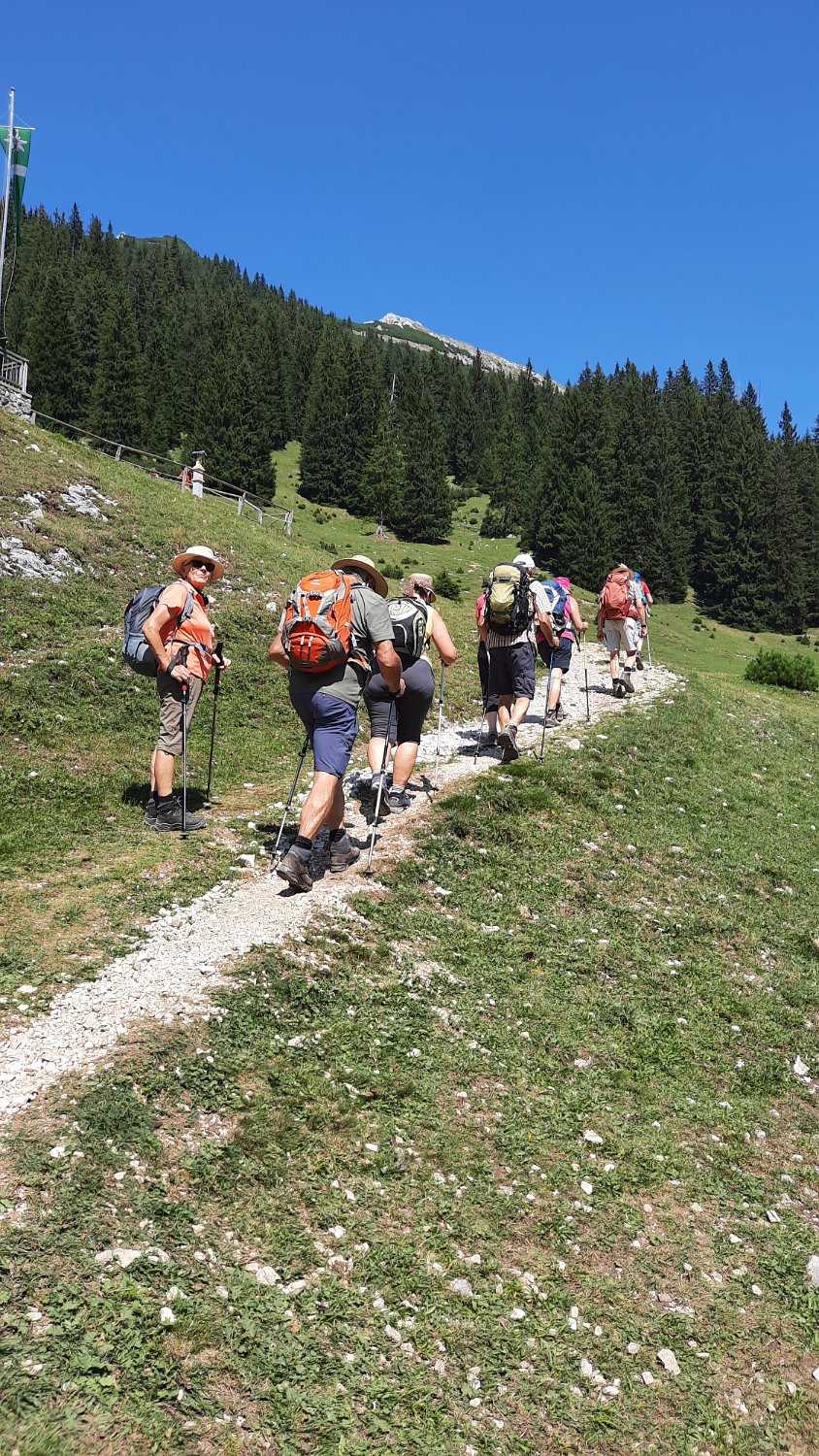 260815_Bergtour105.jpg - Frisch gestärkt auf dem Rückweg zur Bergstation...